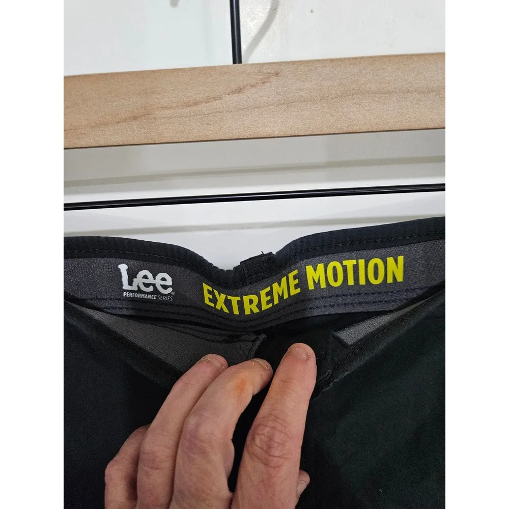 Lee Extreme Motion Cargo Shorts Mens 42 Black Performance Series 102187019